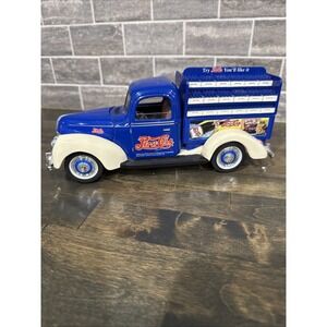 Pepsi Cola DieCast Replica 1940 Delivery Truck Golden Wheel